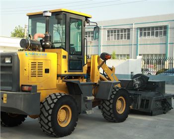 湖南無塵清掃機(jī)教你選購大型的道路清掃車